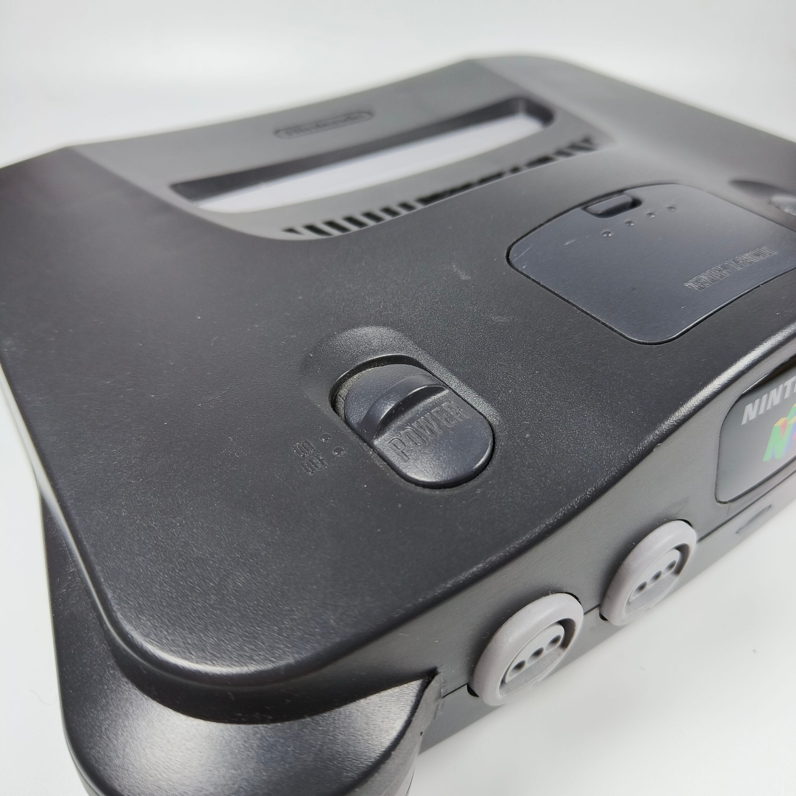 N64 console met kabels